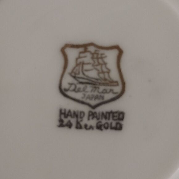 Lot of 2 Vintage Saucers with Gold Trim - Picture 5 of 7